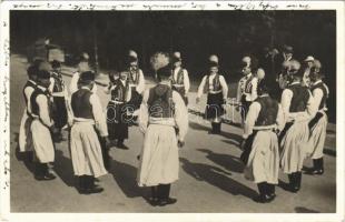 Szany, legények verbunkos tánca, magyar folklór, népviselet
