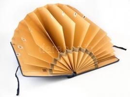 Régi betűrendes előrendező mappa, kissé kopott borítóval, kisebb szakadásokkal, 30x34 cm