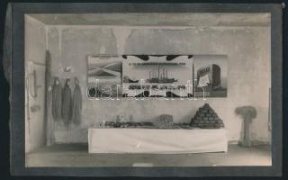 Állami gazdaságok, 2 db kartonlapra ragasztott propagandafotó, 10,5×16,5 cm