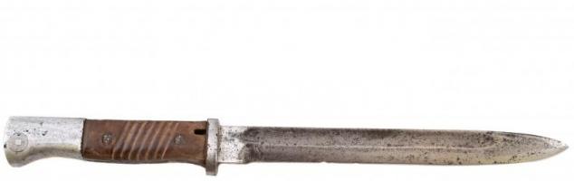 II. világháborús bajonett, kissé megviselt állapotban. 35 cm