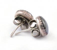 Ezüst(Ag) fekete köves fülbevalópár, jelzett, d: 0,7 cm, bruttó: 1,88 g