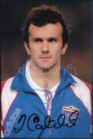 Dejan Savićević (1966-) volt jugoszláv és szerb-montenegrói válogatott labdarúgó, edző aláírása az őt ábrázoló képen