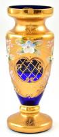 Bohemia virágos üveg váza, plasztikus kézzel festett virágszirmokkal, kopásokkal, jelzett, m: 13,5 cm