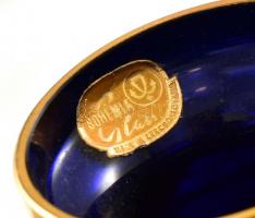 Bohemia virágos üveg váza, plasztikus kézzel festett virágszirmokkal, kopásokkal, jelzett, m: 13,5 c...