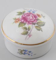 Hollóház porcelán ékszeres doboz fedéllel, matricás virág dekorral, kopásnyomokkal, d: 6,5 cm, m. 4 cm.
