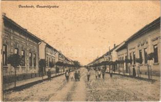 1928 Dombóvár, Bezserédy (Bezerédj) utca. Vasúti levelezőlapárusítás 5. sz. - 1918. (fl)