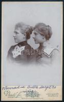 cca 1890 Lányok, keményhátú fotó a Dunky fivérek műterméből, 11×7 cm