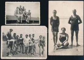 cca 1930 Balatoni fürdőzők 3 db régi fotó 6x9 cm, 9x14 cm