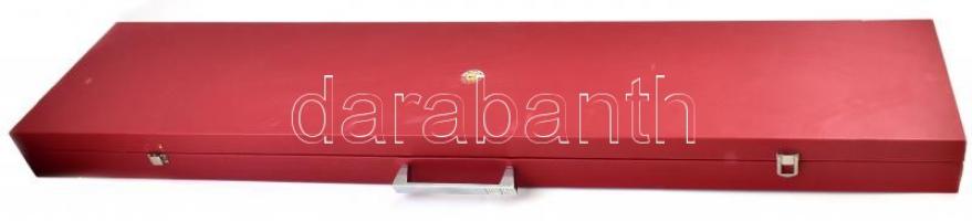 XX. sz vége: Arab díszkard Katarból. Jelzett, hüvellyel, kardbojtokkal 99 cm. Díszdobozban, csat hiá...