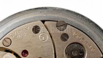 Molnija zsebóra. Fém tokkal, működő, jó állapotban, fém óraszíjjal. d: 42 mm