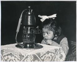 Kiszely Mihály: Titokzatos szerkezet, hátoldalon feliratozott fotó, 18×22 cm