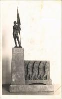 1940 Komárom, Komárnó; A volt 12-ik közös gyalogezred emlékműve. Wojtowicz R. kiadása / military heroes monument (fl)