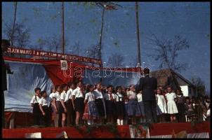 1955 Május elsejei ünnepség Nógrádban, színes negatív és dia tekercs