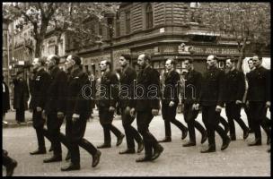 Felvonulás Budapesten, 8 db negatív kocka tekercsben