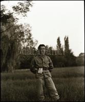 cca 1940-1945 Katonákat, tiszteket ábrázoló fotónegatívok, 12 db, vegyes méretben