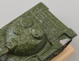 Tank fém harckocsi műanyag talapzaton. Asztali dísz. 17 cm, m: 9 cm