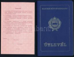 1990 Magyar Népköztársaság fényképes útlevél 2 db, valutalapokkal / Hungarian passports