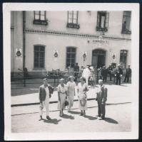 cca 1930-1940 Biharkeresztes, vasútállomás, fotó, 6×6 cm
