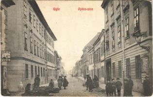 1909 Győr, Apáca utca, üzlet, kávémérés, piaci árusok. Berecz Viktor kiadása (EK)