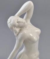 Jelzés nélkül: Női akt szobor. Fehér mázas, A jelzéssel, kis lepattanással az orron 23 cm
