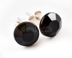 Ezüst(Ag) fülbevalópár fekete csiszolt kővel. Jelzett, bruttó: 1,5 g