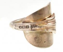 Ezüst(Ag) kanálból készített nagyméretű gyűrű. Jelzett (Walker&Hall), méret: 63, nettó: 11,2 g