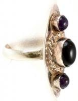 Ezüst(Ag) féldrágaköves gyűrű. Jelzett, méret: 55, bruttó: 5,6 g