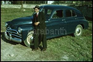 cca 1940-1950 Férfi autóval, 3 db negatívfilm kocka