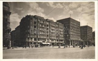 1942 Budapest V. Károly király út (Károly körút), Victoria Biztosító, Madách-házak, üzletek, automobil