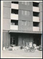 cca 1970-1980 Budapest, Füredi utcai lakótelep, lomtalanítás az Újváros parknál, 18x15 cm