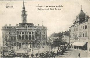 1915 Újvidék, Novi Sad; Városháza, Kovács szálloda, villamos, Kovács József üzlete / town hall, hotel, shops, tram