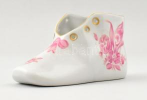 Herendi porcelán cipőcske, kézi festéssel, pur-pur virágos, jelzett, formaszámmal, hibátlan, 5x10,5 cm