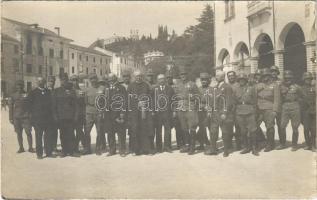 Osztrák magyar első világháborús katonai parancsnokság egy olasz városban, magas rangú polgári, katonai és egyházi vezetők / WWI K.u.k. military Platzkommando in an Italian town, military, civil and religious leaders. photo