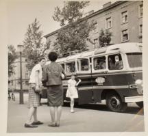 cca 1917-1980 Autókat, buszokat, egyéb járműveket ábrázoló fényképek, 120 db fotó, köztük több felir...