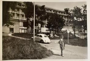 cca 1917-1980 Autókat, buszokat, egyéb járműveket ábrázoló fényképek, 120 db fotó, köztük több felir...