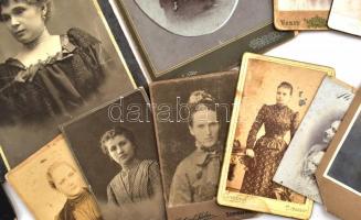 cca 1870-1922 Hölgyportrék, 44 db keményhátú műtermi fotó, vizitkártya és igazolványkép, köztük több...