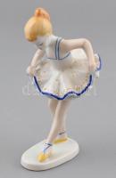 Hollóházi porcelán balerina, kézzel festett, jelzett, apró kopással, m: 14 cm