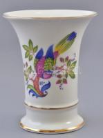Hollóházi porcelán madaras-virágos mintájú váza, matricás, jelzett, apró lepattanással. m: 12 cm