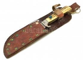 Agancs nyelű vadászkés, vésett pengével, bőr tokkal. 24 cm