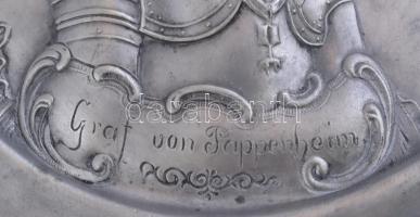 graf von Pappanheim hadvezést ábárzoló antik ón tál. Pecséttel jelzett, hibátlan. / Antique tin plat...