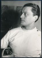 Gerevich Aladár olimpiai és világbajnok kardvívó eredeti sajtófotója. 18x14 cm