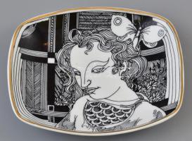 Hollóházi Szász Endre által tevézett porcelán tálka .Matricás, jelzett,. minimális kopással 14x12 cm