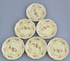 6 db Zsolnay porcelán süteményes tányér. Kézzel festett, jelzett, hibátlan. d: 17,5 cm