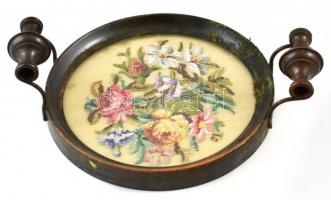 Kis réz tálca, gobelin betéttel d: 16,5 cm