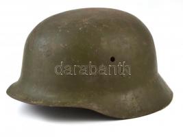 II világháborús magyar katonai rohamsisak szakadt párnázattal. Kopott. / World War II. Hungarian military helmet.