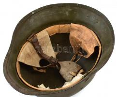 II világháborús magyar katonai rohamsisak szakadt párnázattal. Kopott. / World War II. Hungarian mil...