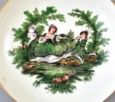 Meisseni porcelán szerelmi jelenetet ábrázoló dísztányér pár. Kézzel festett, jelzett, apró kopásokk...