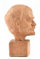 Kiss György (1943-2016): Lenin fejszobor. Terrakotta. Jelzett. 15 cm