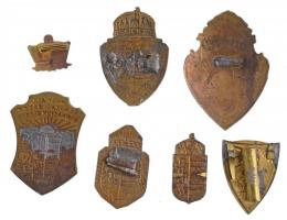 ~1940-1980. 7db klf jelvény, közte főleg zománcozott iskolajelvények, közte "Magyar Királyi Köz...