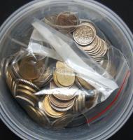 Kis vegyes tétel, benne 109db francia és 84db portugál érme az 1960-as évektől T:vegyes